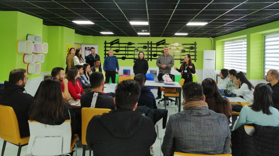 Kozan'da faaliyet gösteren antrenörlere yönelik 'Sporcu Davranışlarına Doğru Yaklaşım' semineri düzenlendi.